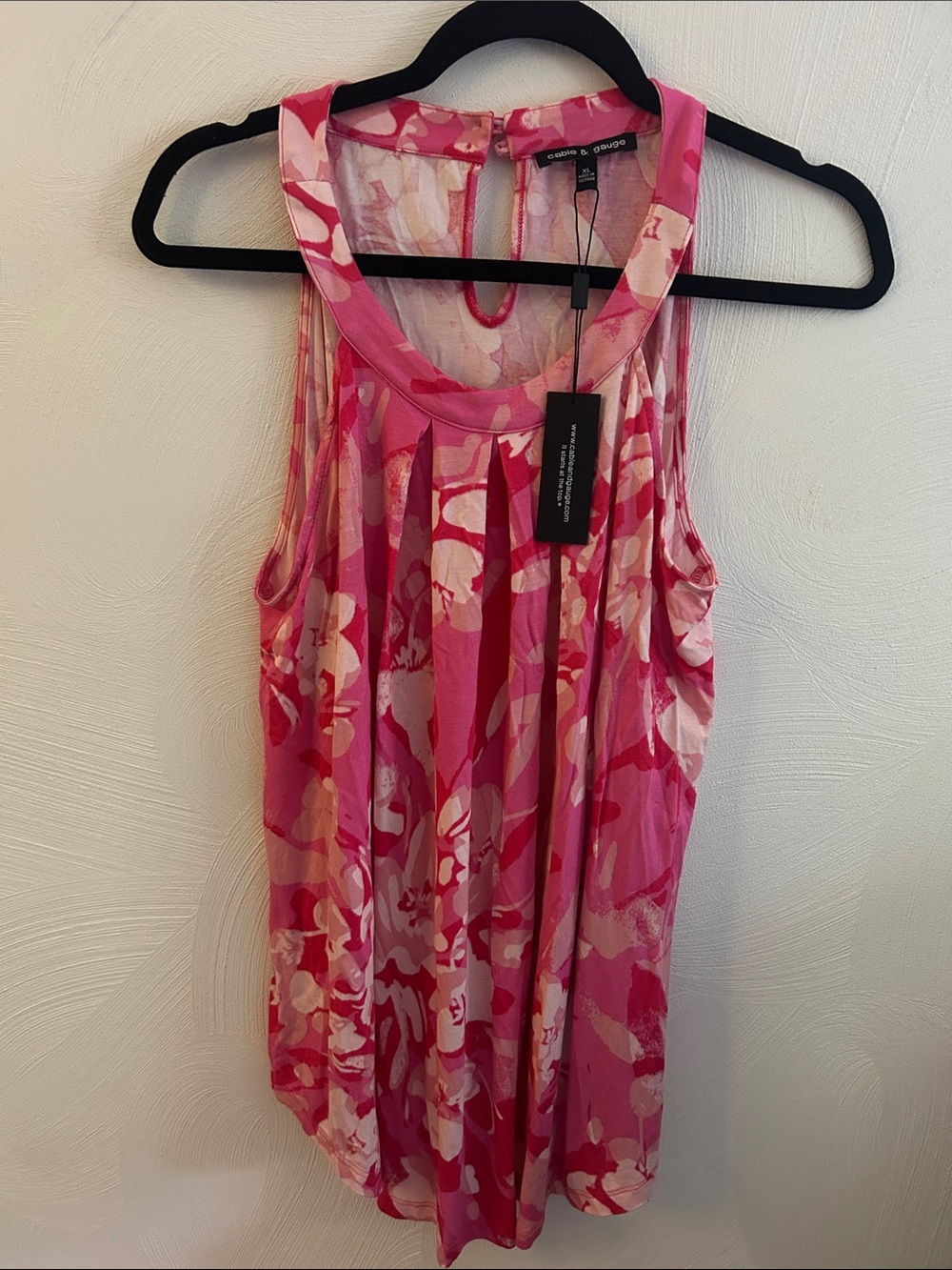 Cable & Gauge Pink Floral Pleated Sleeveless Tank